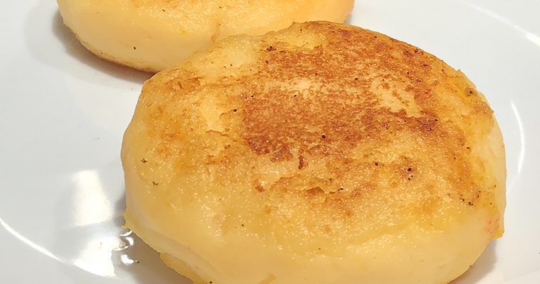 Llapingacho (Ecuadorian Stuffed Potato Patty With Cheese)