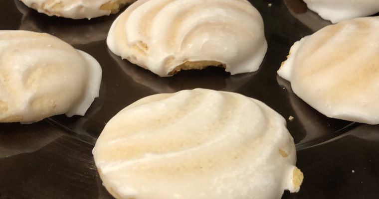 Doce Branco Portuguese Soft Cookie Glaze Recipe (Bolos De Gema)
