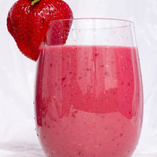 vegan strawberry smoothy with coconut milk